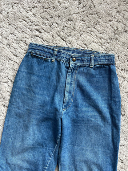 Waist:27 Inseam:30.5 Hip:36 Rise:11