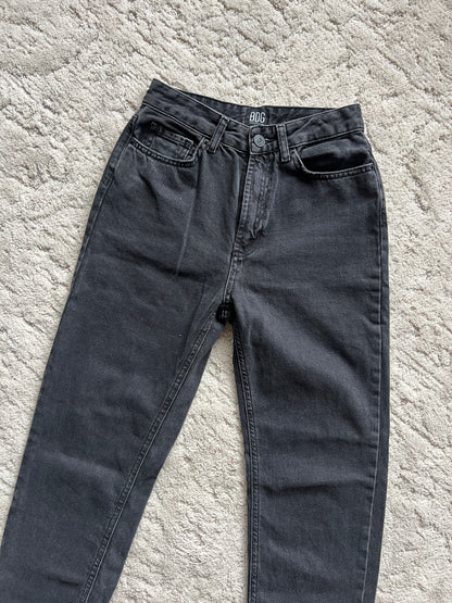 Waist:26 Inseam:29 Hip:37 Rise:11