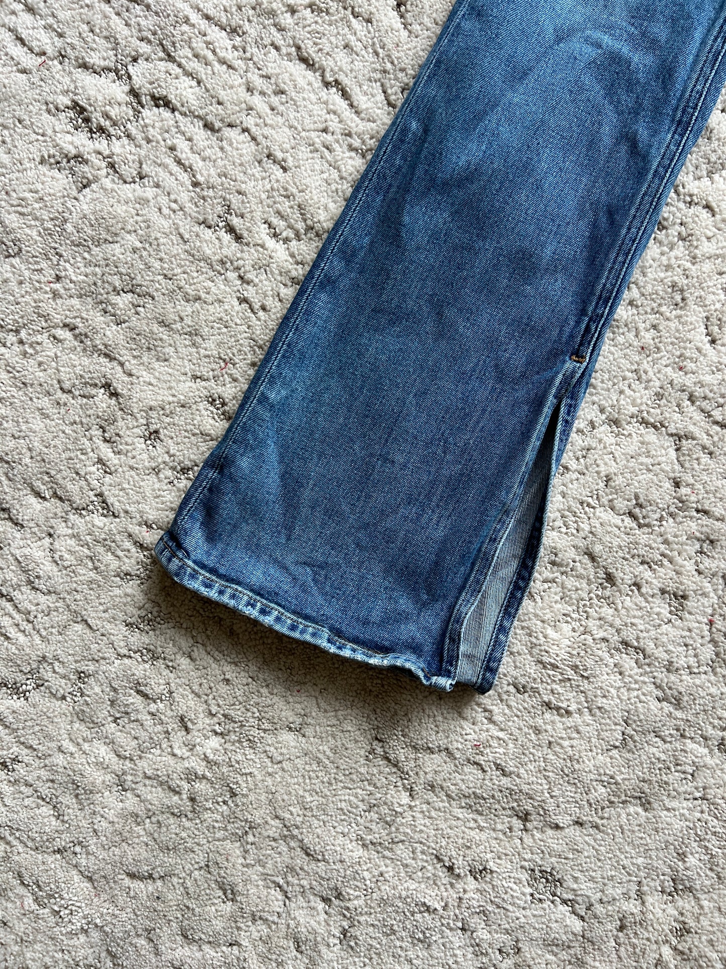 Waist:27 Inseam:37.5 Hip:32 Rise:11