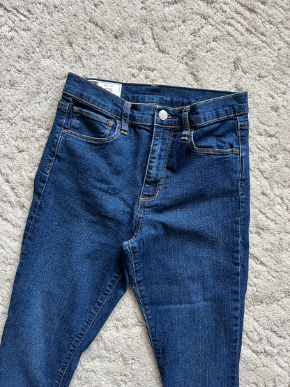 Waist:28 Inseam:25 Hip:31 Rise:10